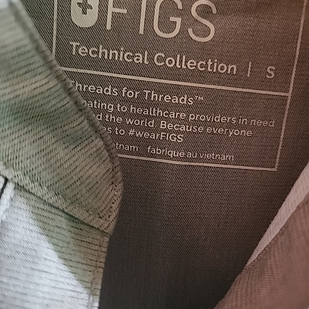 Figs Rafaela Oversized Dark Space Gray Scrub Top - Picture 3 of 6